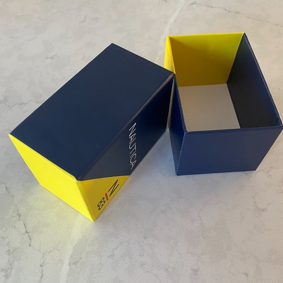 FOSSIL & GENERIC TIN BOXES | NAUTICA BOX - Picture 7 of 7